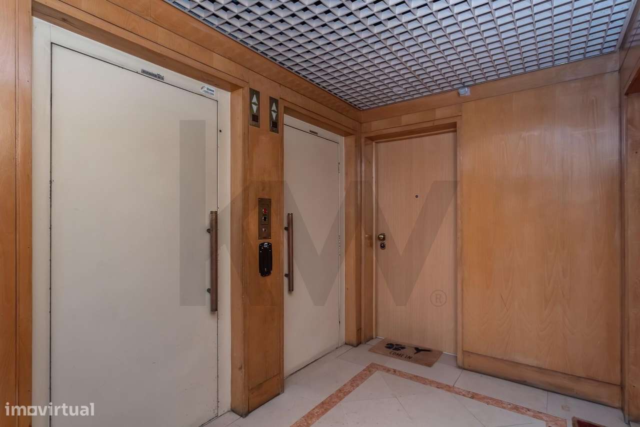 Apartamento T3 Renovado no Condomínio Torres de Lisboa | Laranjeiras S-46