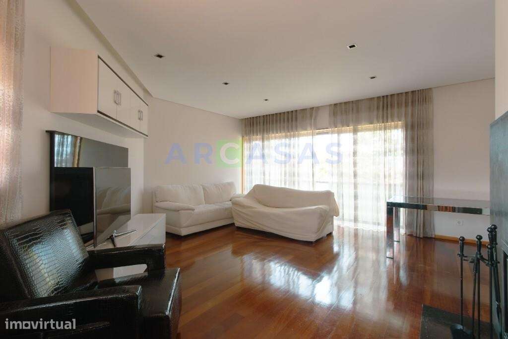Apartamento T3 com varanda e garagem fechada para 2 carros na Póvoa de - Grande imagem: 4/23