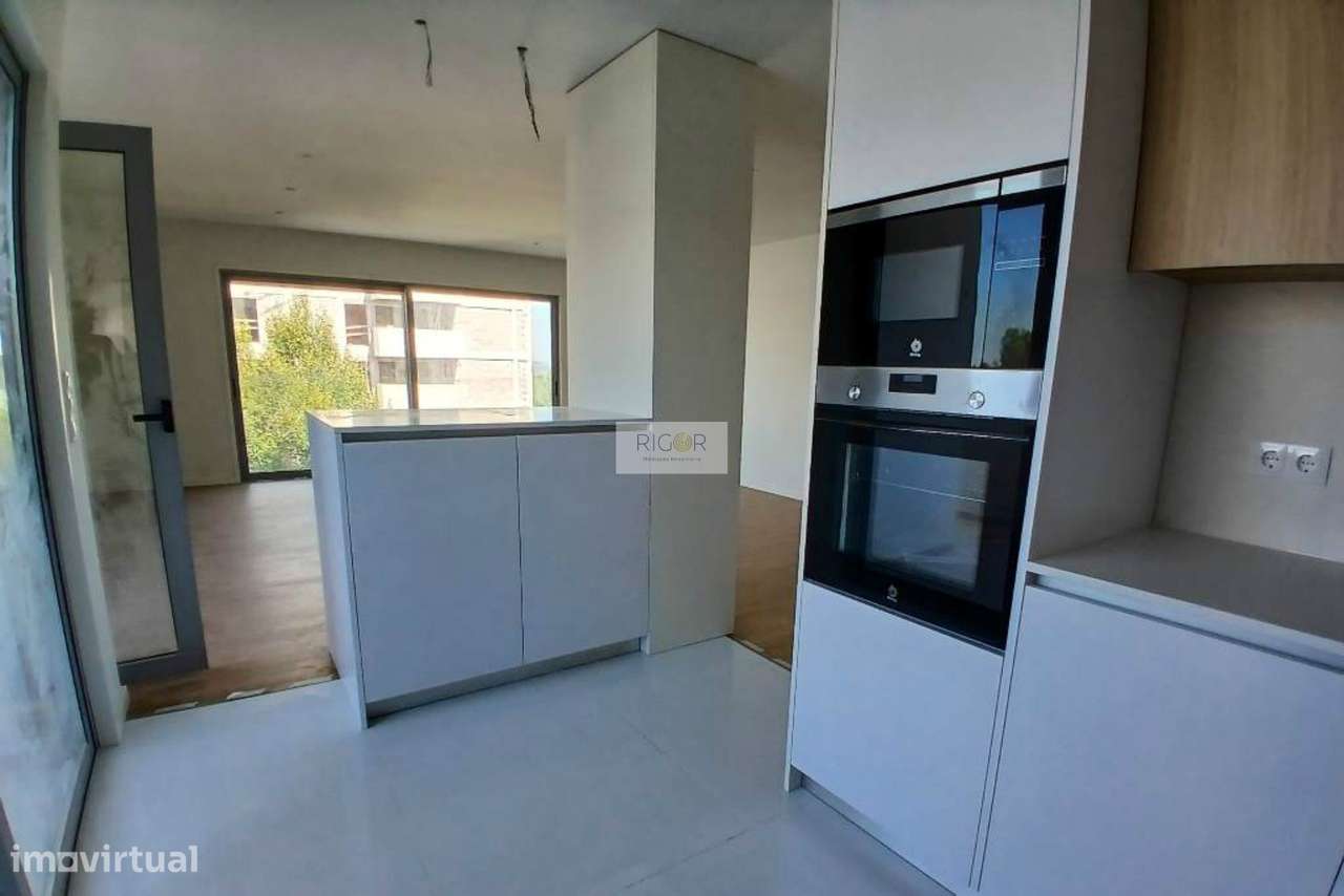 Apartamento T3 novo com varanda à Santa Rita, pronto a habitar-6