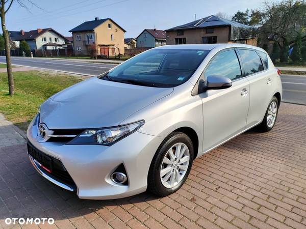 Toyota Auris - 1