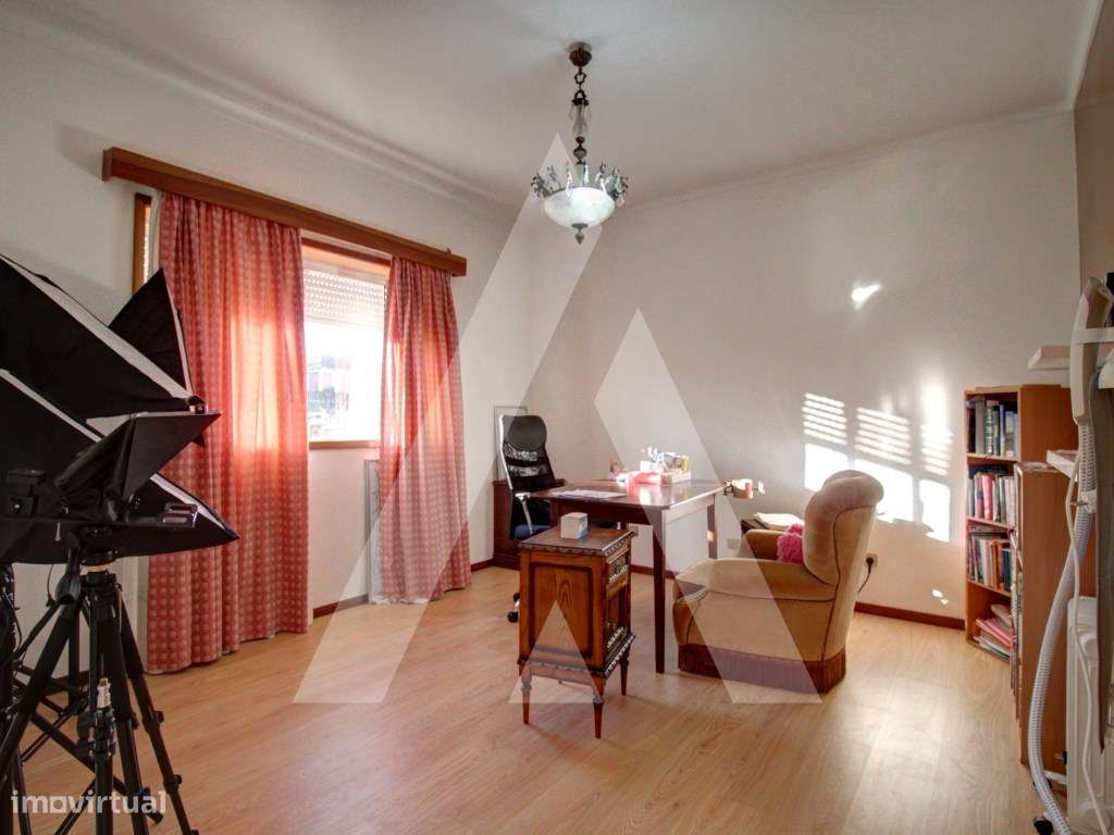 Moradia T6, Isolada, na zona de Oiã-18