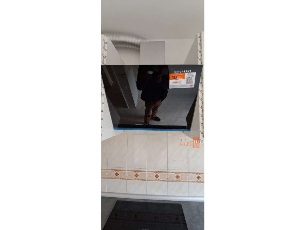 Apartamento T2 Totalmente Remodelado na Tapada das Mercês-7