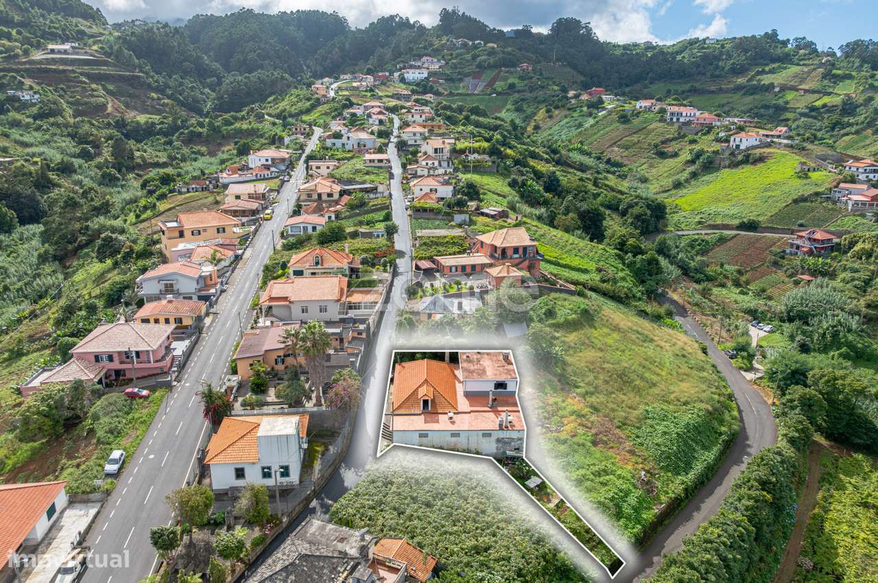 Moradia T2 com Espaço Comercial (372 m²) – São Jorge, Santana - Grande imagem: 1/48