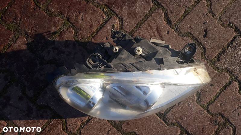 Lampa prawy przód Xenon Mercedes W245 Europa A1698205261 - 2