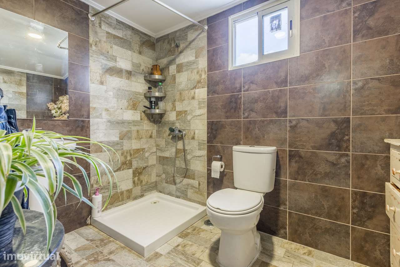 Moradia T2 com piscina e com Anexo T1 em Fernão Ferro, Seixal-27