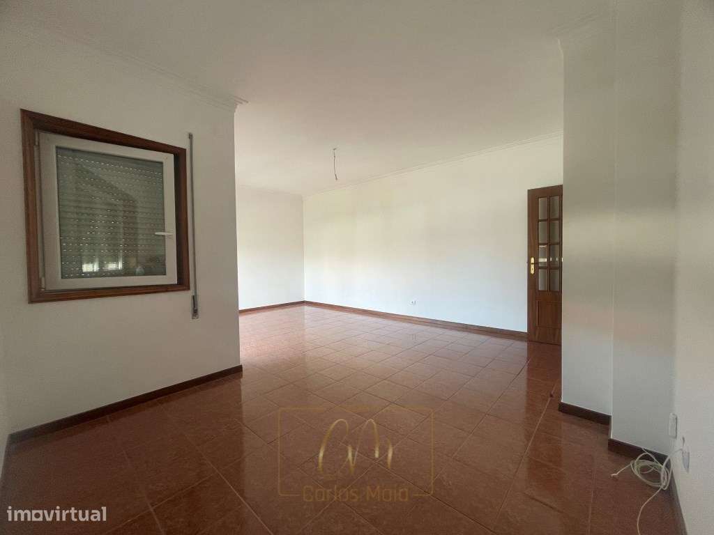 Apartamento T3 com lugar de garagem e arrumos fechados em Modivas, ...-6