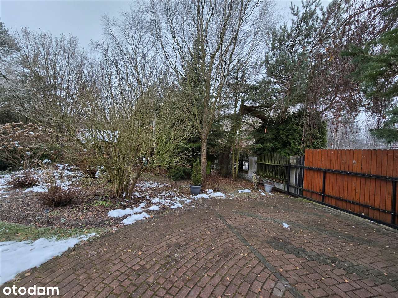 Wolnostojący dom z garażem gotowy do zamieszkania przy lesie-17