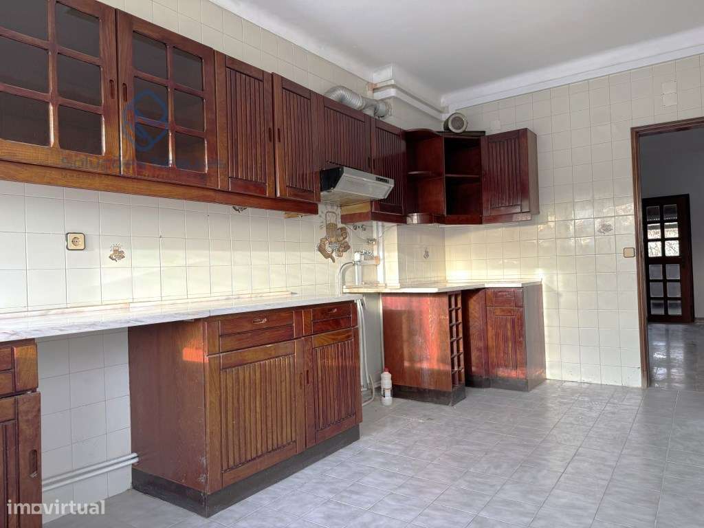 Apartamento T2 - Arrecadação no sótão - 3º andar - Centro Moita-5