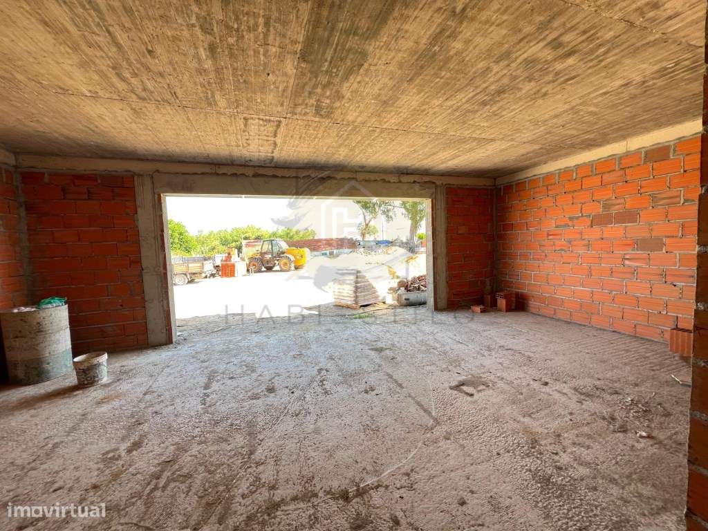 Moradia moderna com piscina, Suites e acabamentos de alta qualidade - Grande imagem: 4/33