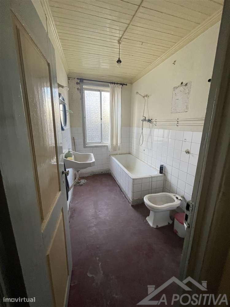 Moradia para Restaurar T3 Venda em Arcozelo,Gouveia-24