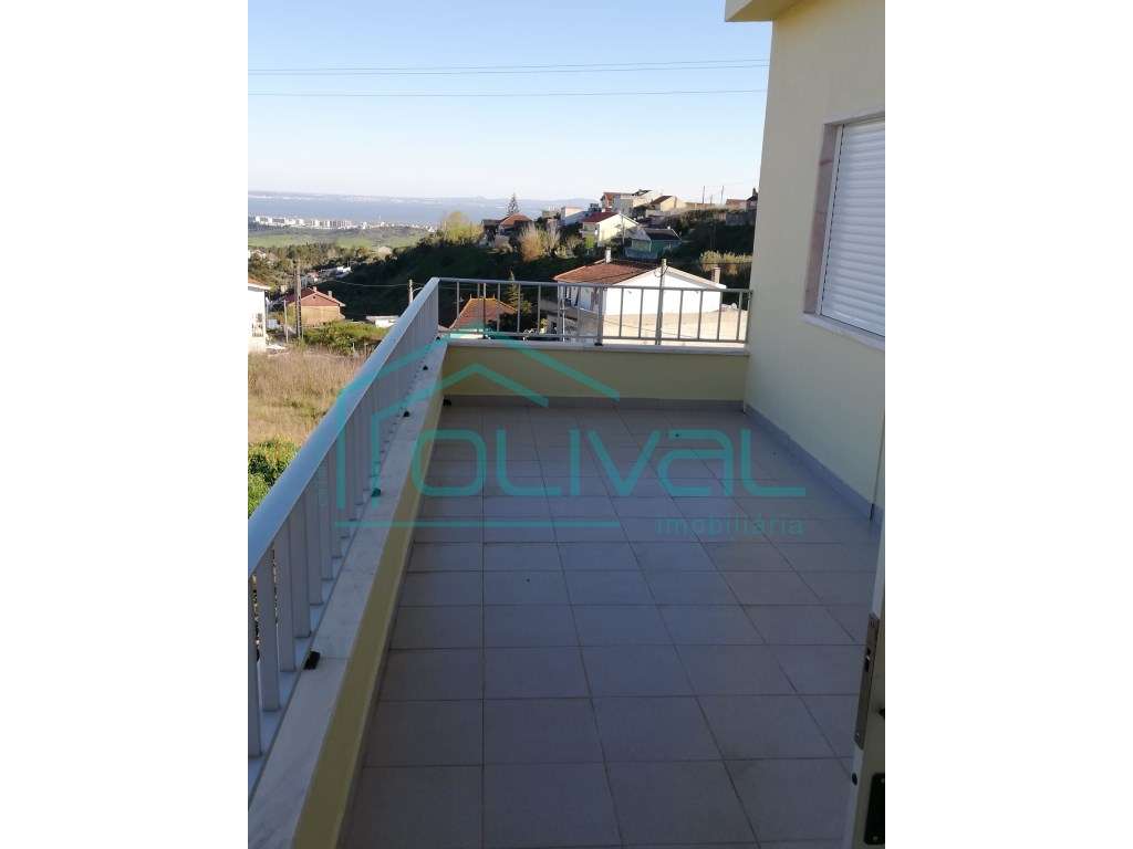 Moradia Independente com terreno, muito bem localizada com vista pa...-27