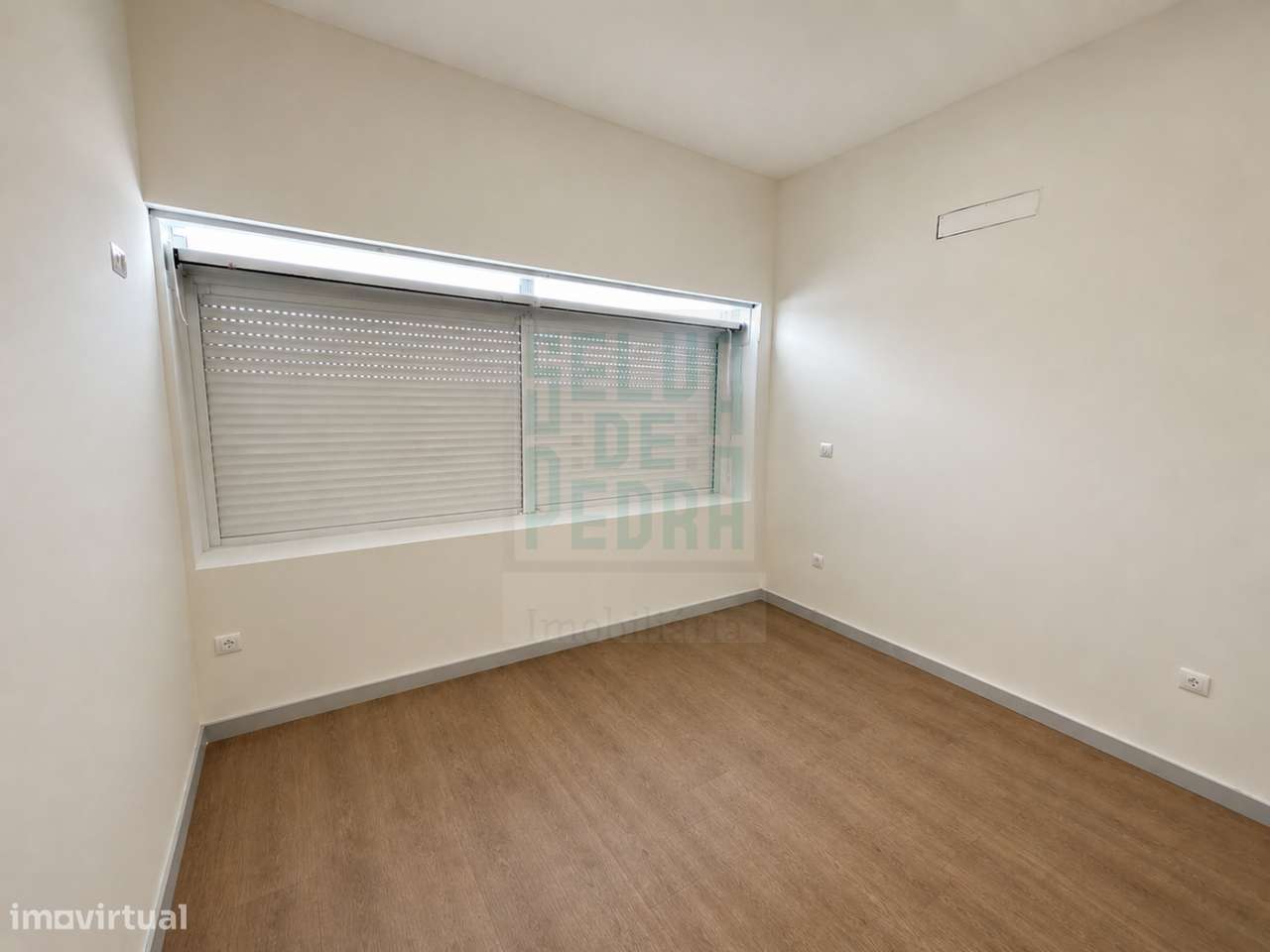 T2 Remodelado com Garagem Box em Valbom | A 10 Min do Porto-6