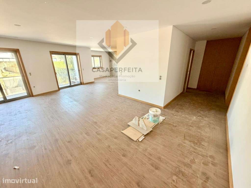 Apartamento T3 NOVO de 2 Frentes com 156m2, Varanda e Lugar de Gara...-5