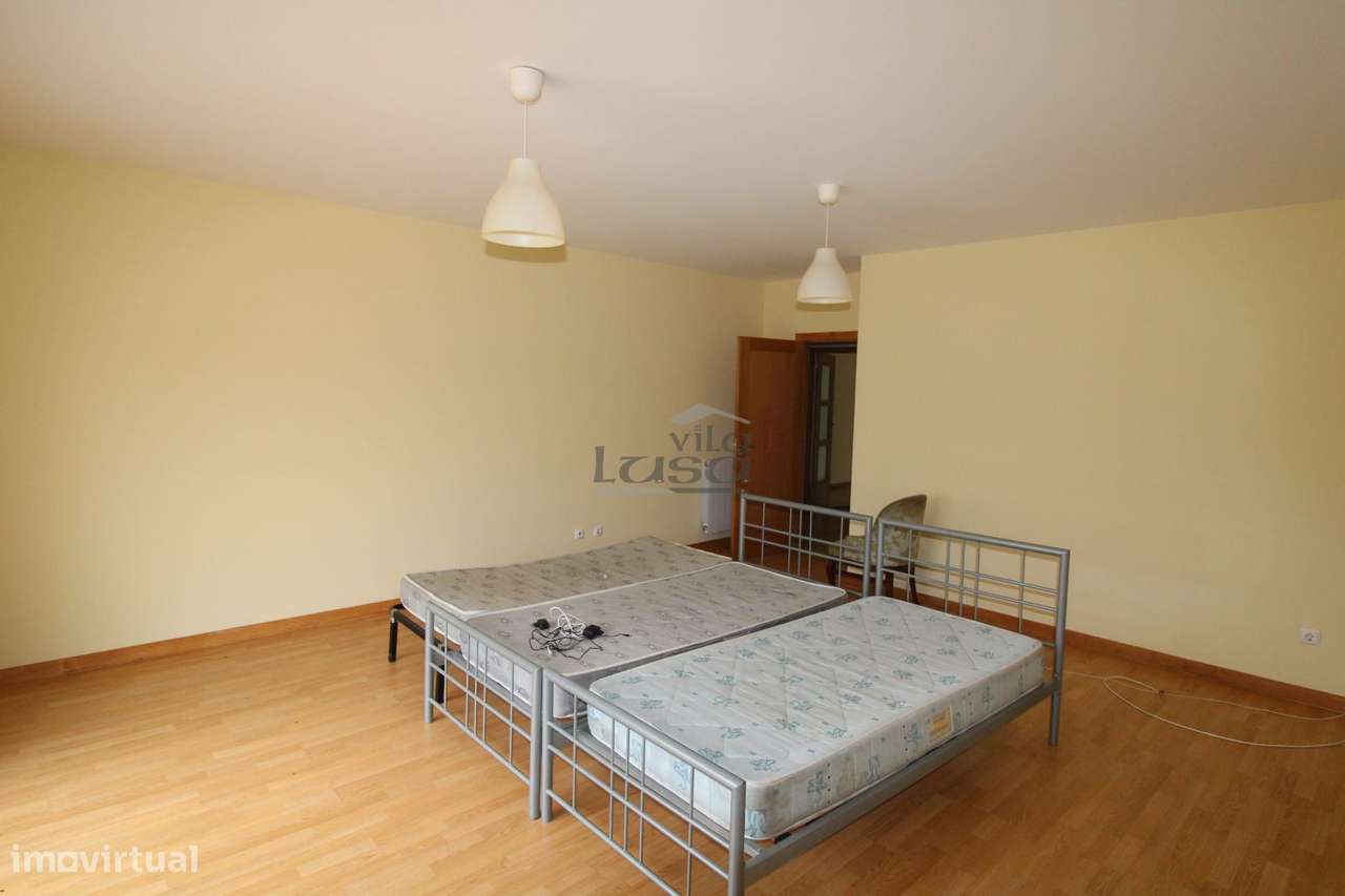 Andar de Moradia T2 com Terreno na Zona Histórica de Vila Nova de Gaia - Grande imagem: 5/28