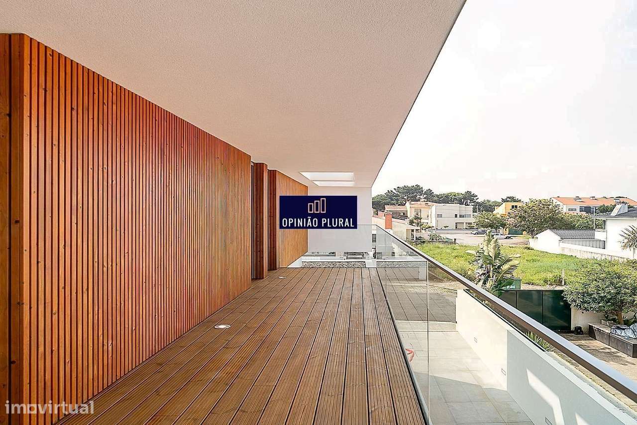 Moradia T4 Espaçosa com Escritório e Piscina Pronta a Habitar-17