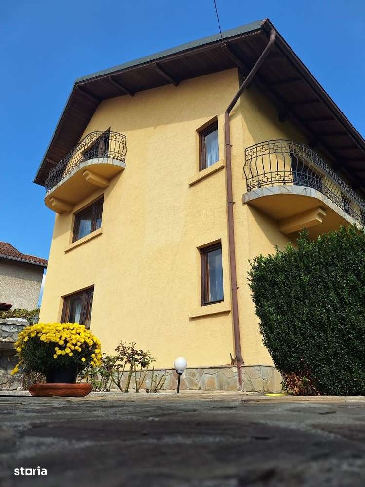 Campina - ultracentral - casa foarte frumoasa - 330000 Euro - Imagine principală: 2/14