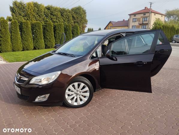 Opel Astra 1.4 Turbo 150 Jahre - 18