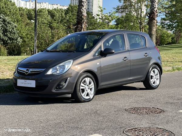 Opel Corsa 1.2 16V Innovation 110 Anos - 1