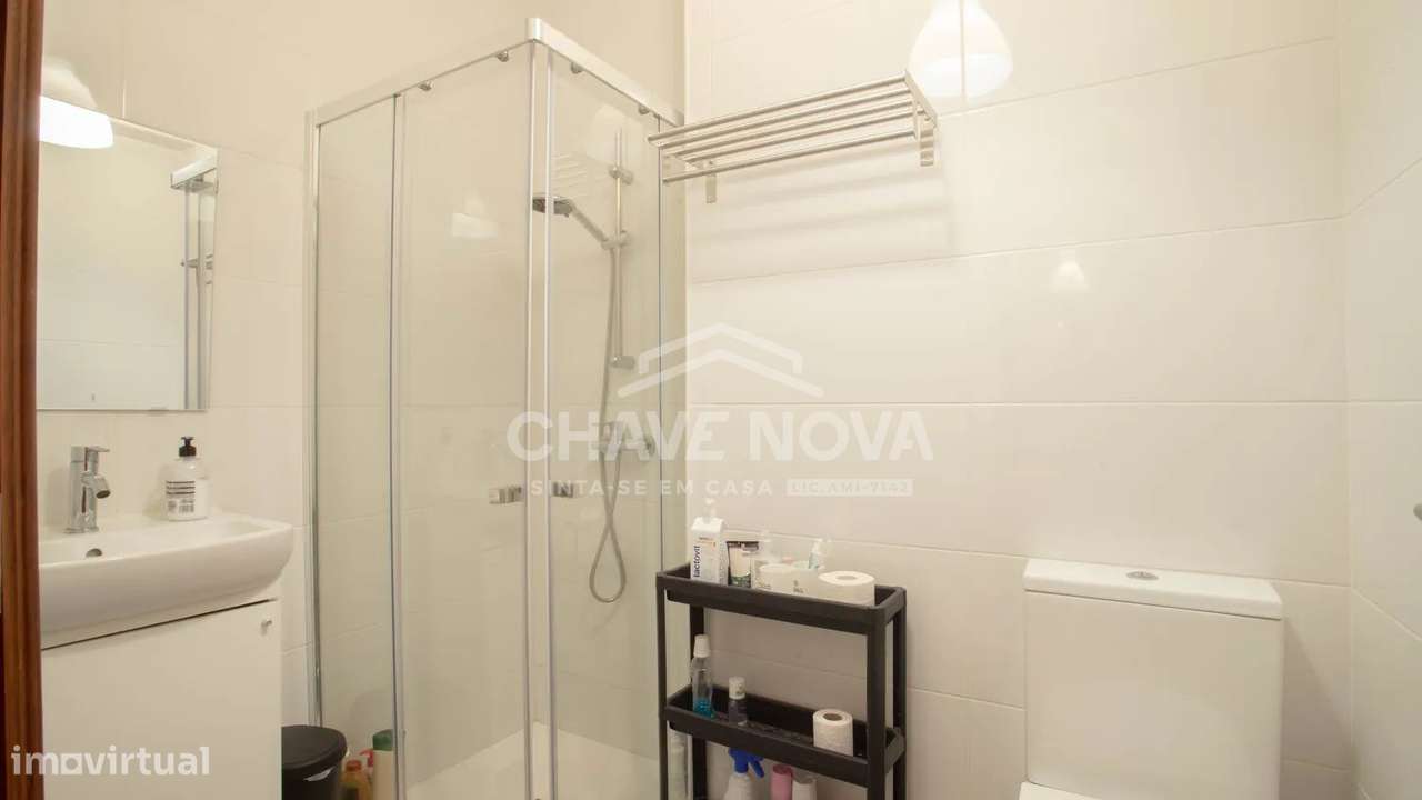 T2+1 c/ Lugar de Garagem e Arrumos em Mafamude (Laborim)-10