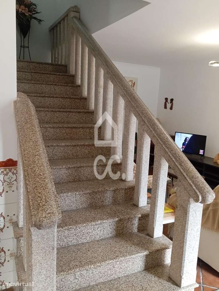 Moradia em Pedra com Jardim e Vista de Campo-14