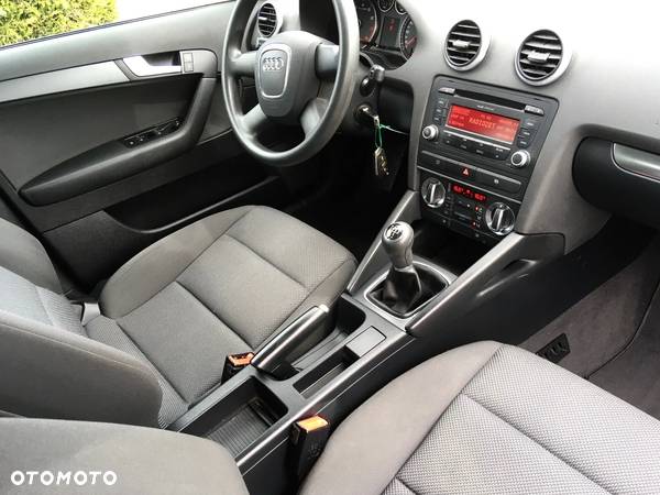 Audi A3 1.6 Sportback Ambiente - 7