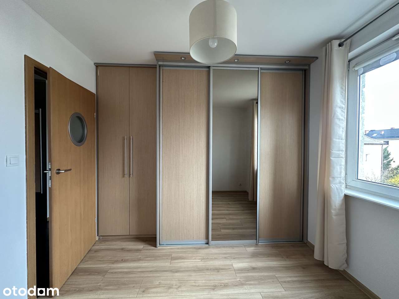 2-pokojowe mieszkanie z balkonem w centrum - Pełny obrazek: 4/12