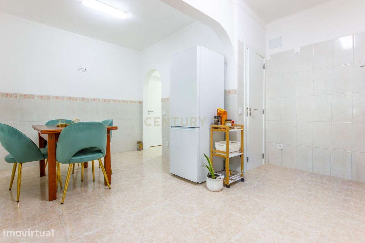 Apartamento originalmente T3, convertido em T2 (mas facilmente reversí-19