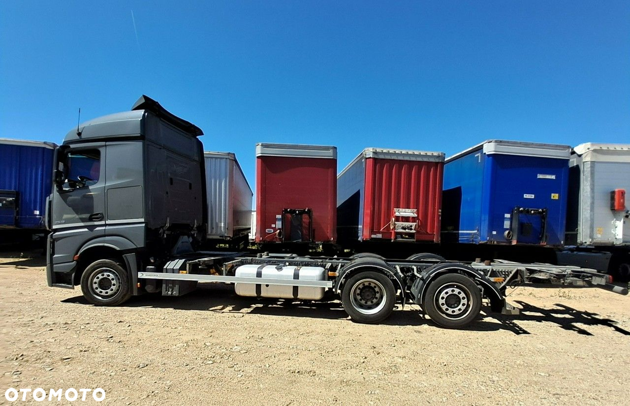 Mercedes-Benz Actros - 5