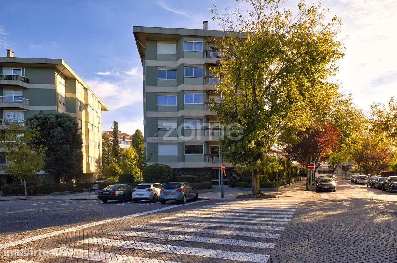 Apartamento T3 com garagem na Praça Dr.Francisco Sá Carneiro, Porto - Grande imagem: 3/34