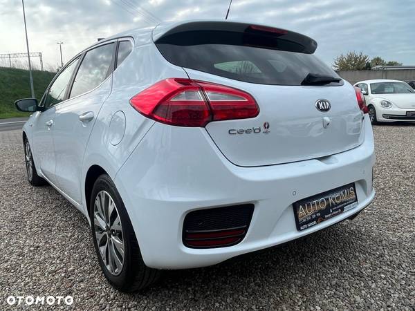 Kia Ceed 1.6 CRDi 136 ISG UEFA EURO 2016 - 30