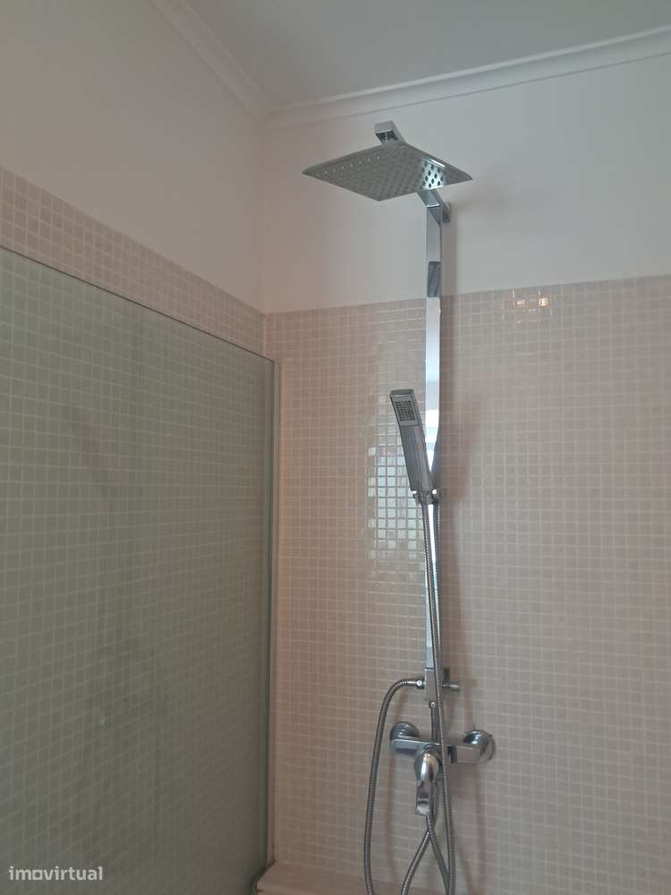 Excelente T3 +1 com terraço perto de Sapadores-21