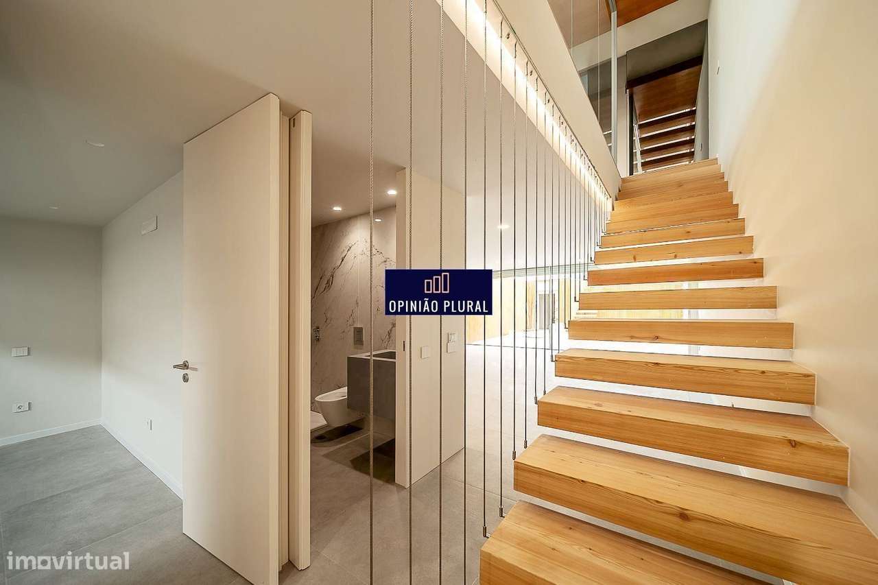 Moradia T4 Espaçosa com Escritório e Piscina Pronta a Habitar-28