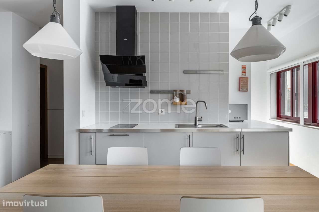 Apartamento T2 Orientado A Sul E Poente Rua Da Constituicao Porto