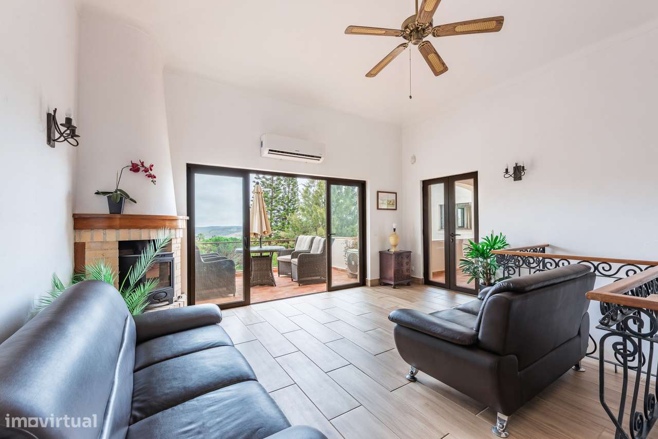 Villa com frente ao golfe e vista para o mar e piscina privada no Sant-19