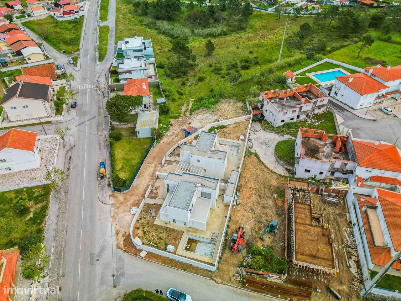 Moradia T3 com Piscina e Jardim em Salir do Porto-10