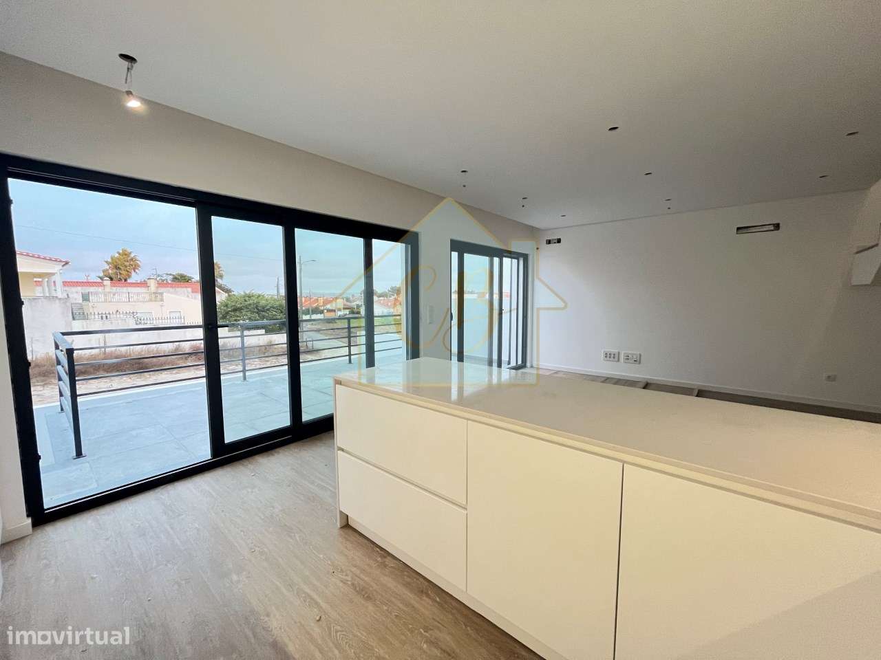 Moradia T4 Exclusiva em Santa Cruz – Faça do Mar o seu Vizinho-15