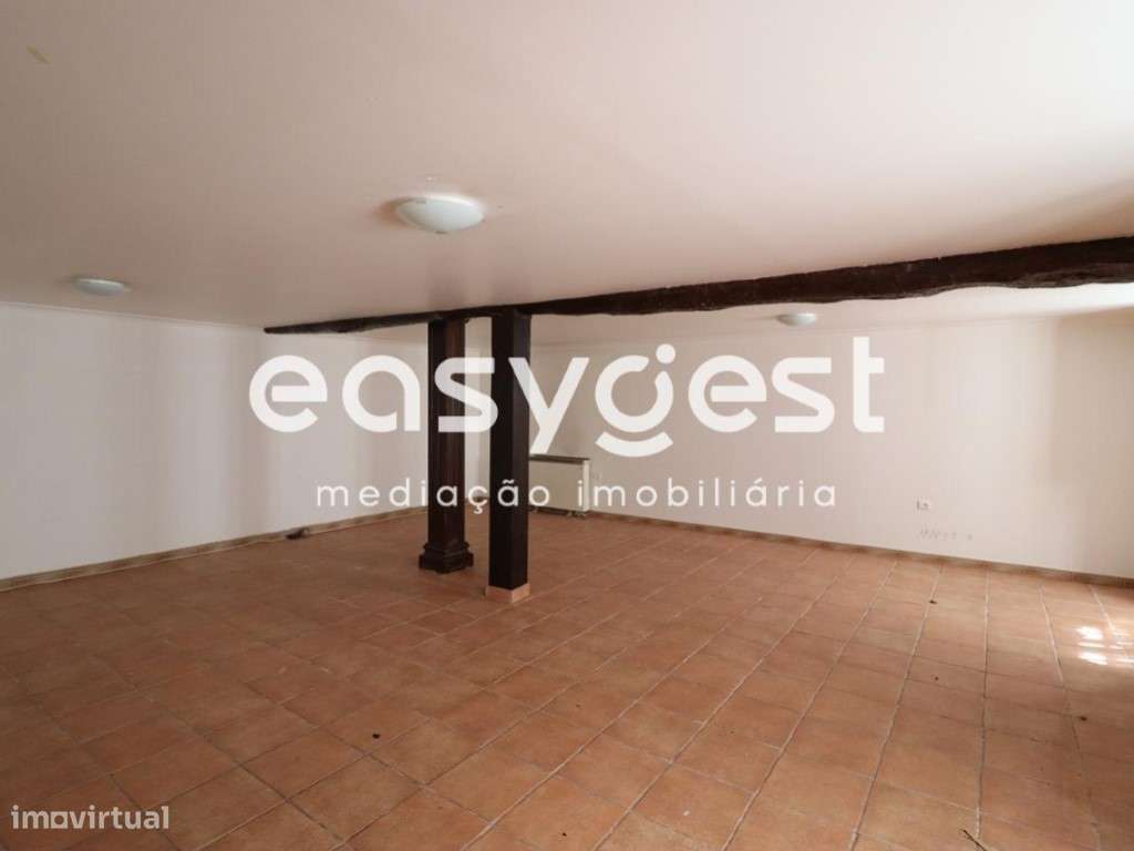 Moradia T5 com Logradouro e Garagem no Centro de Verride - Grande imagem: 2/34