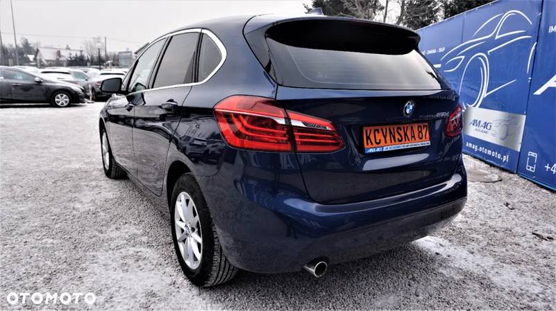 BMW Seria 2 218d - 8