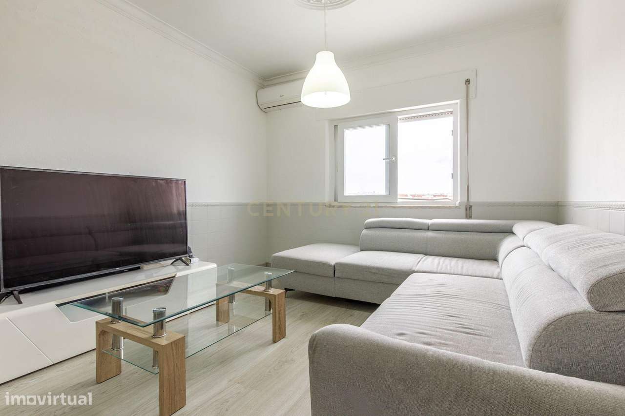 Excelente Apartamento de 4 Assoalhadas com Terraço e Sótão Independent-4