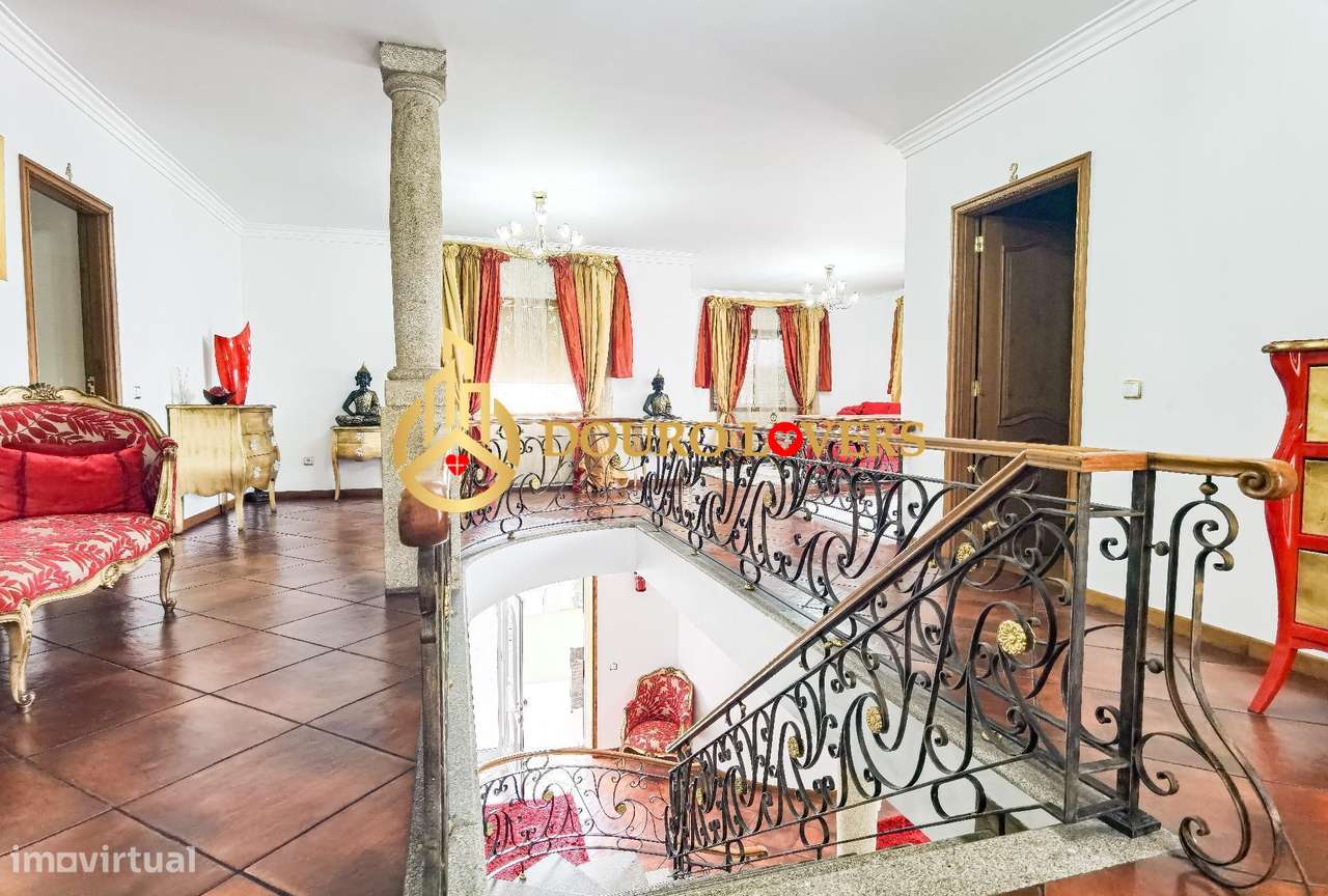 Moradia T4 com Piscina e Jardim em Ferreira - Paços de Ferreira-15