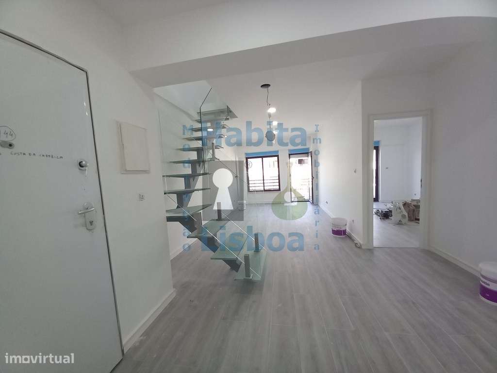 Duplex T3 Com Terraço junto à Praia Costa da Caparica-24