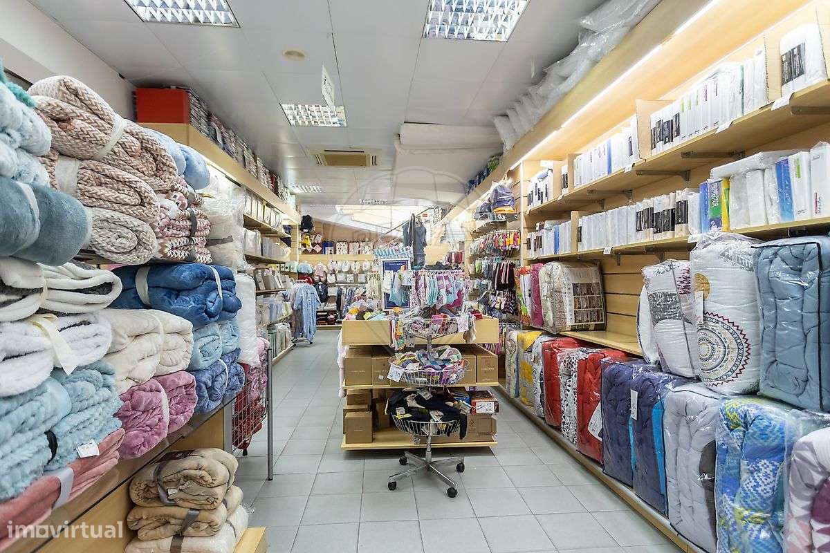 Loja à venda em Almada-8