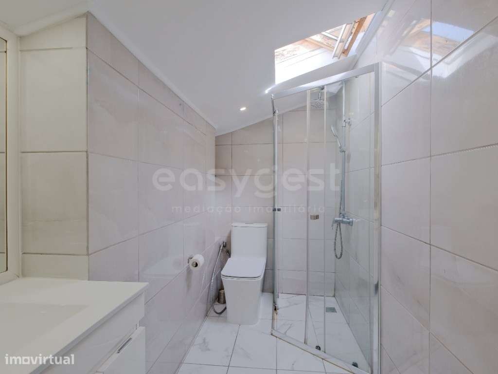 T2 remodelado no coração de Lisboa, entre o Bairro Alto e Santos-15