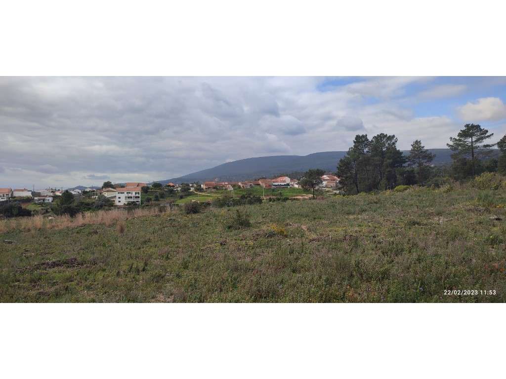 Terreno com área de quase 14.000m2, localizado em zona agradável e ... - Grande imagem: 2/10