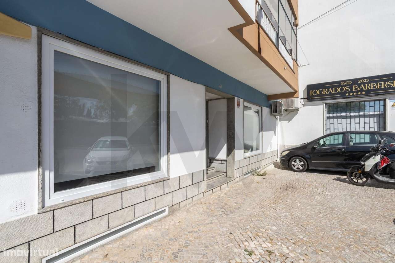 Espaço Comercial (Loja) no Centro de Corroios: Espaço Amplo, Remodelad-23