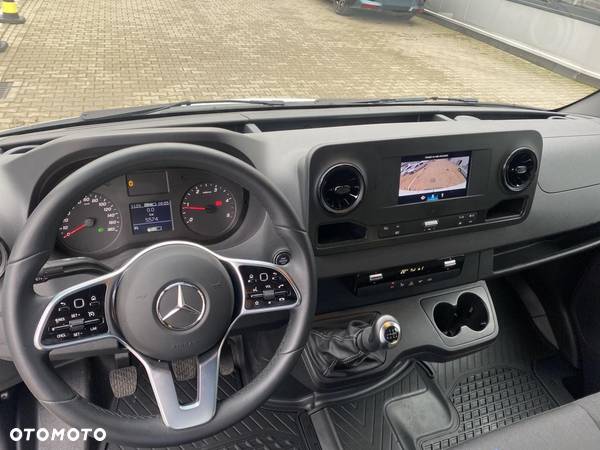 Mercedes-Benz Sprinter - 13