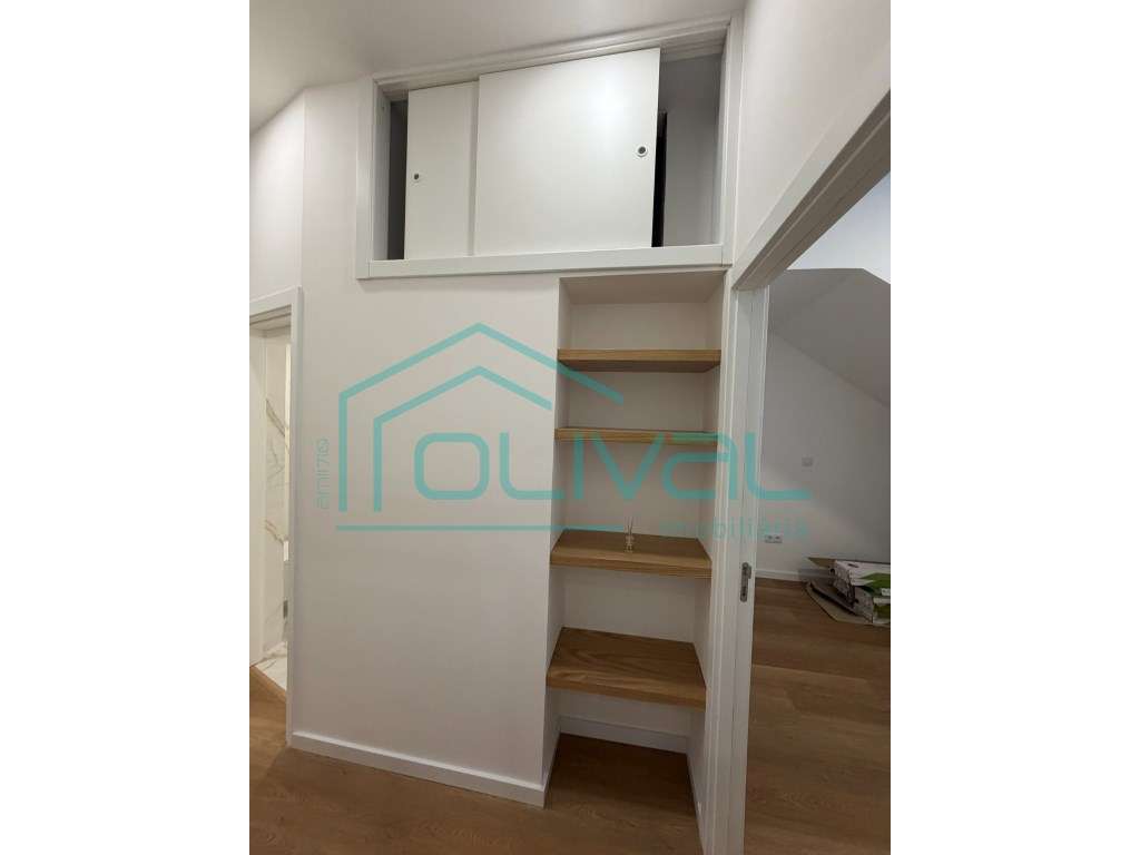 Loja destinada a comercio transformada habitação tipologia T3-9