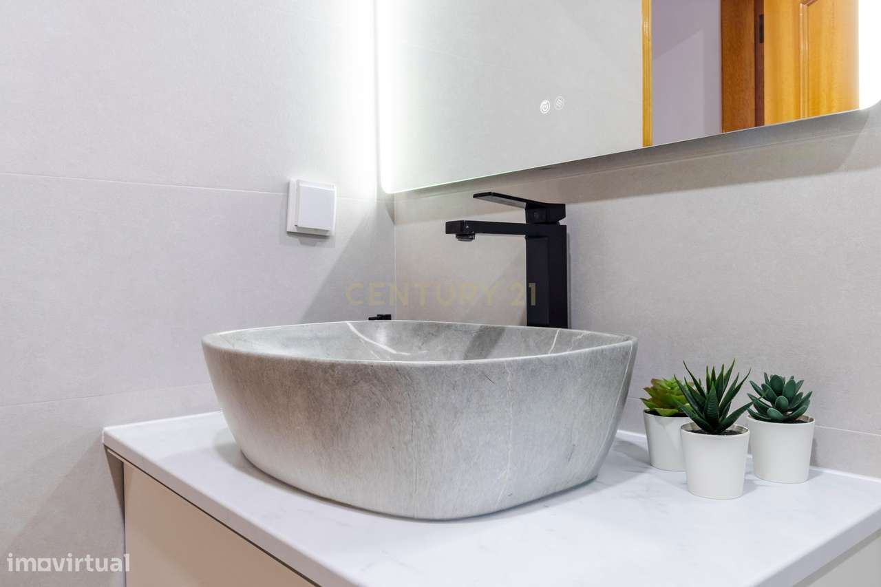 T2 Renovado | 2 WC Novas | 106 m² | Parqueamento + Arrecadação | Eleva-29