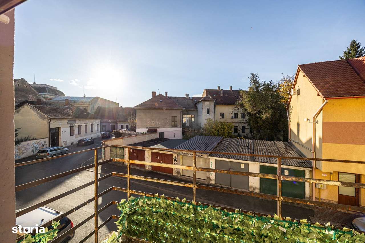 Un întreg etaj ultracentral în Arad - Imagine principală: 2/12