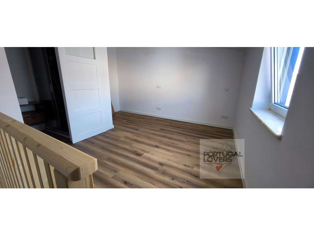 Moradia T1 em banda remodelada em Vila do Bispo-6